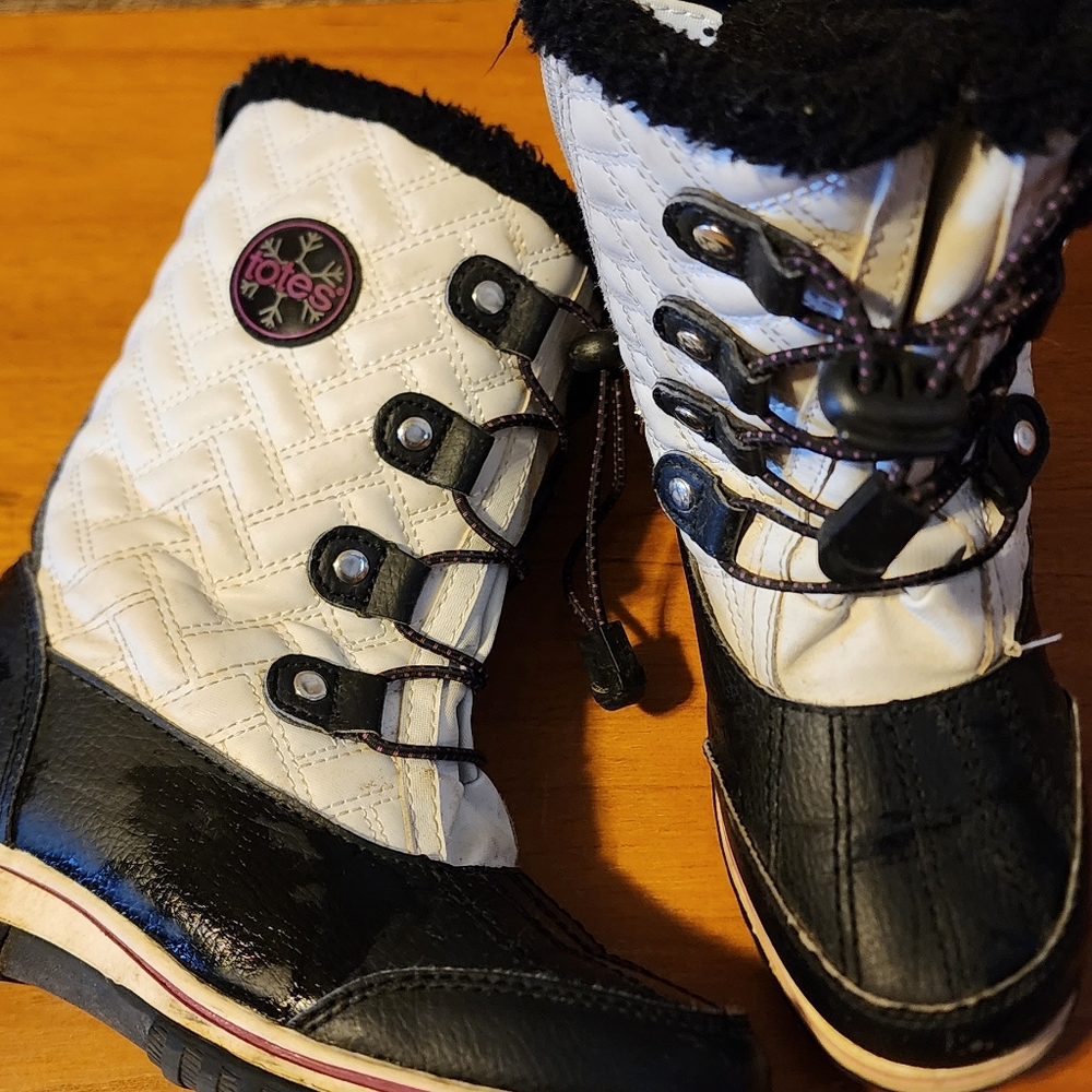 Snow Boots for Kiddos Totes size 2